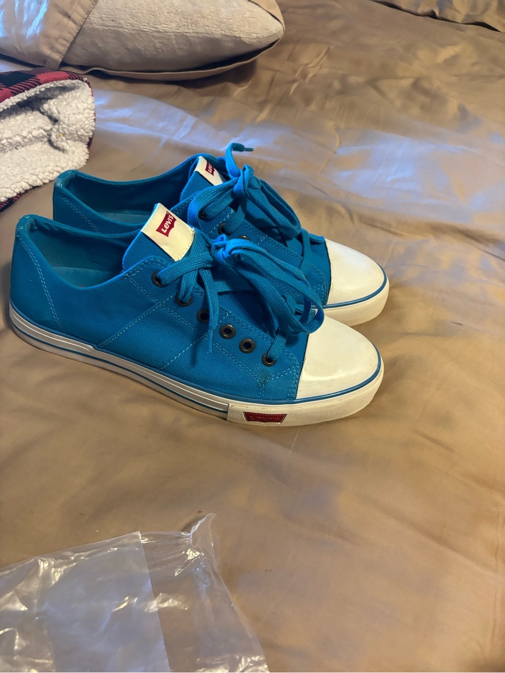Levi's men’s Blue Canvas Lace-Up Sneakers